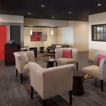 Hotel Ramada By Wyndham Uniontown Exterior foto