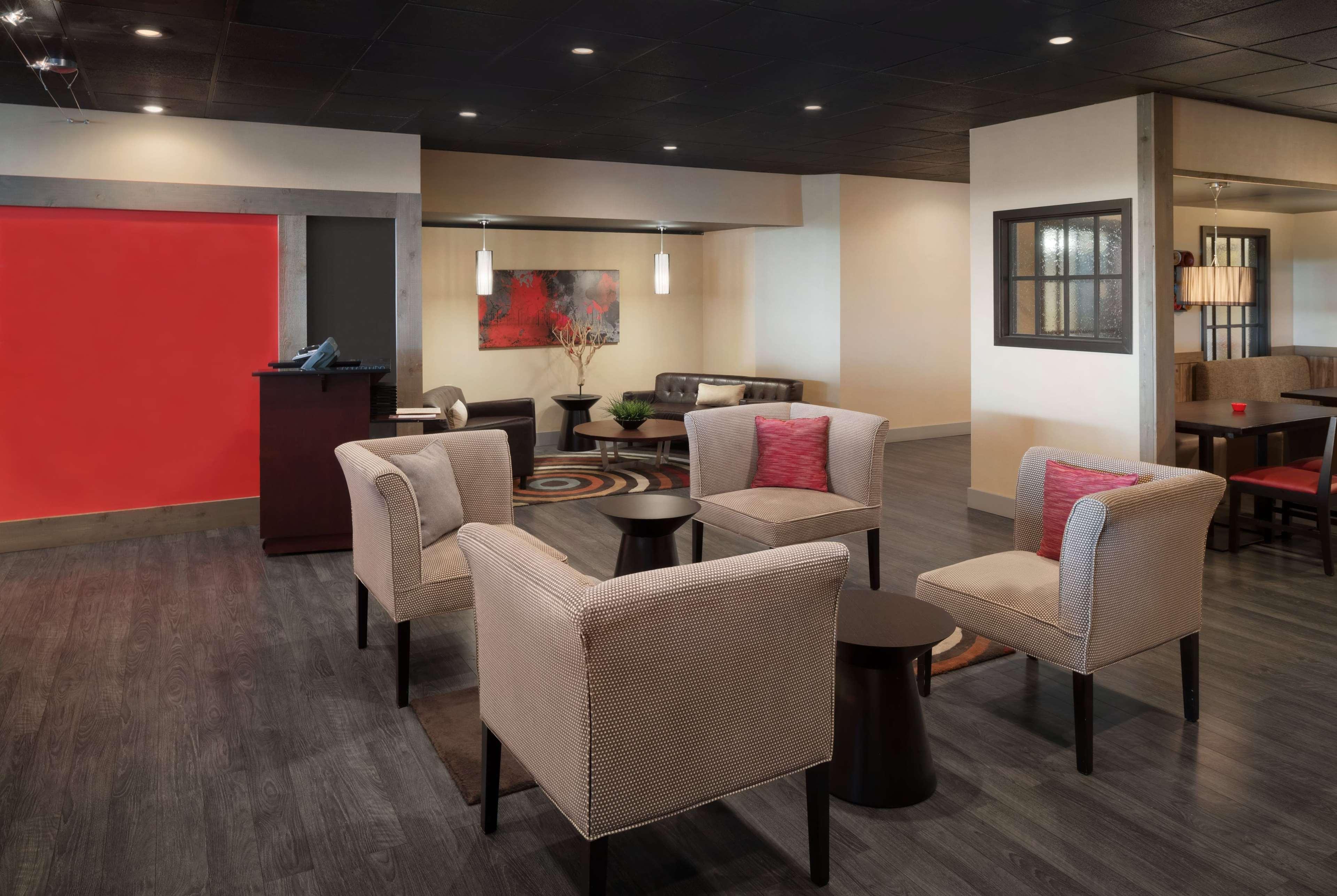 Hotel Ramada By Wyndham Uniontown Exterior foto