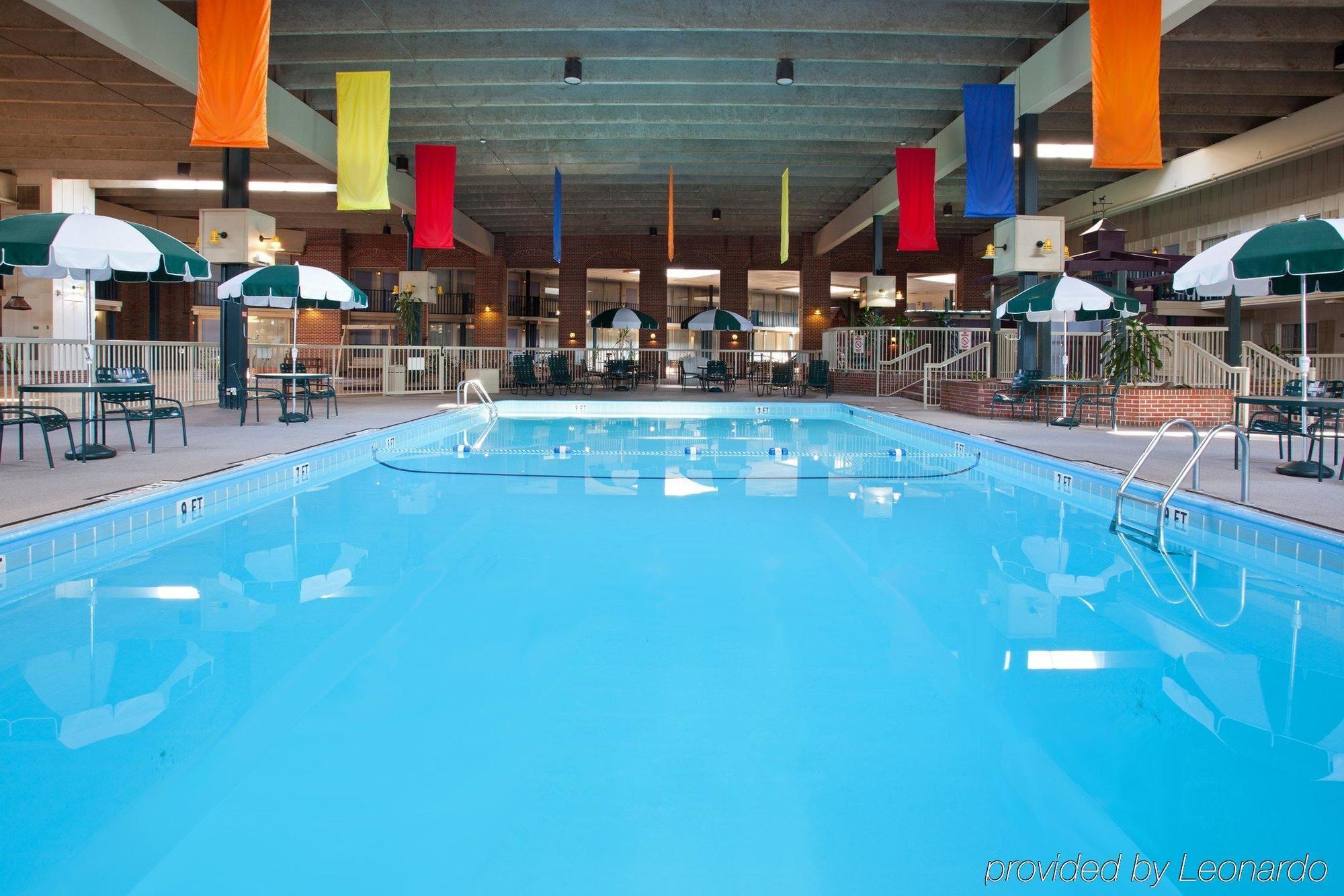 Hotel Ramada By Wyndham Uniontown Einrichtungen foto