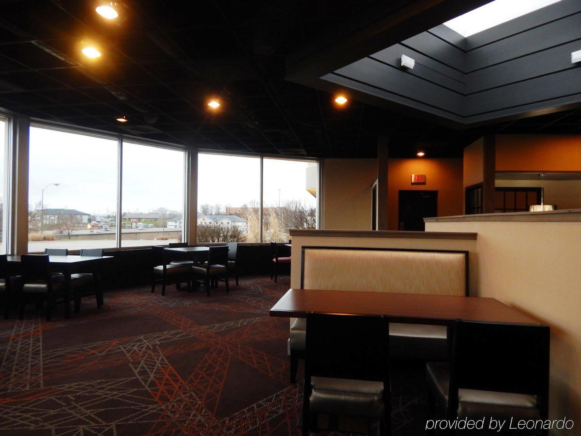 Hotel Ramada By Wyndham Uniontown Exterior foto