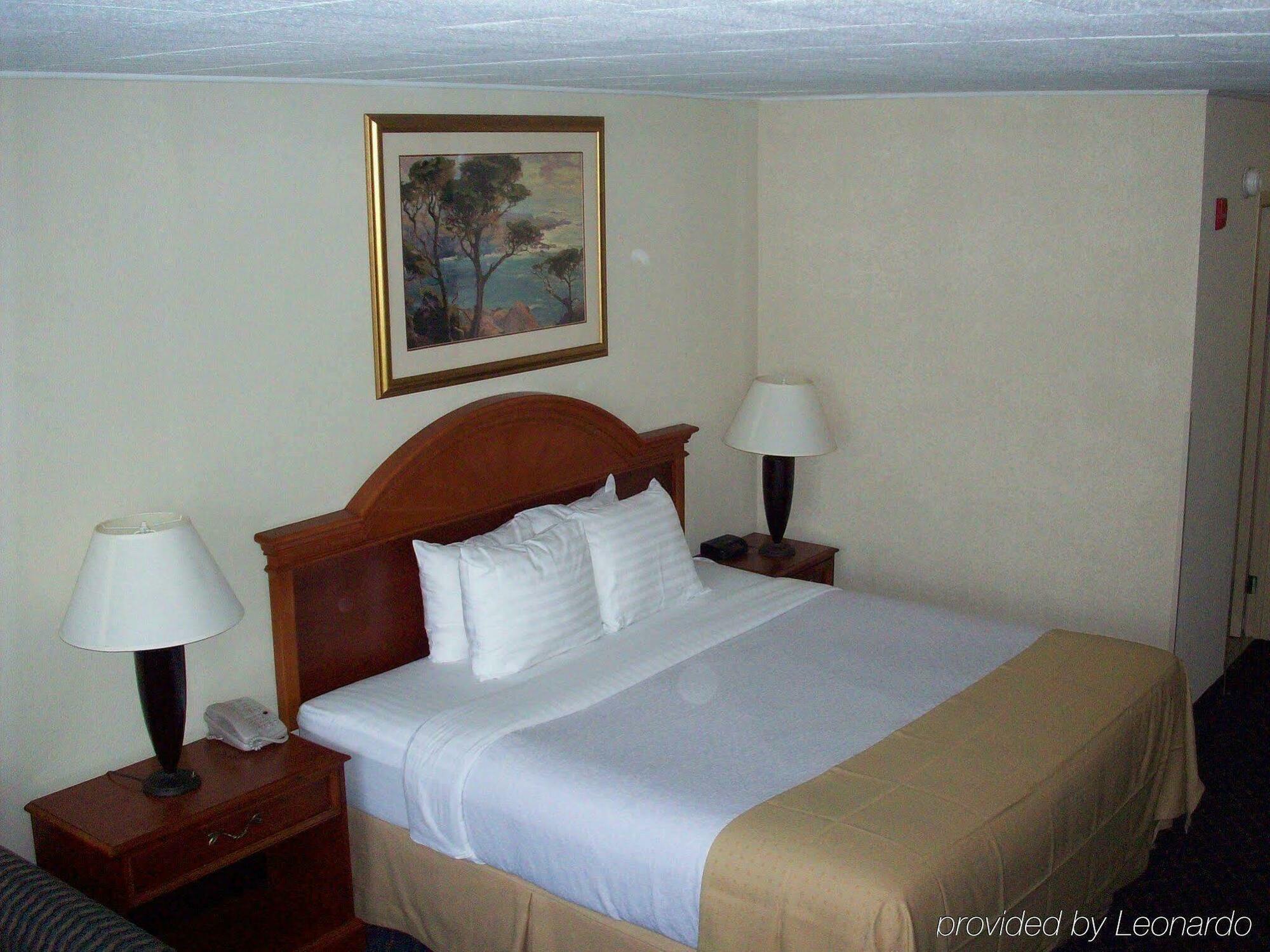 Hotel Ramada By Wyndham Uniontown Exterior foto